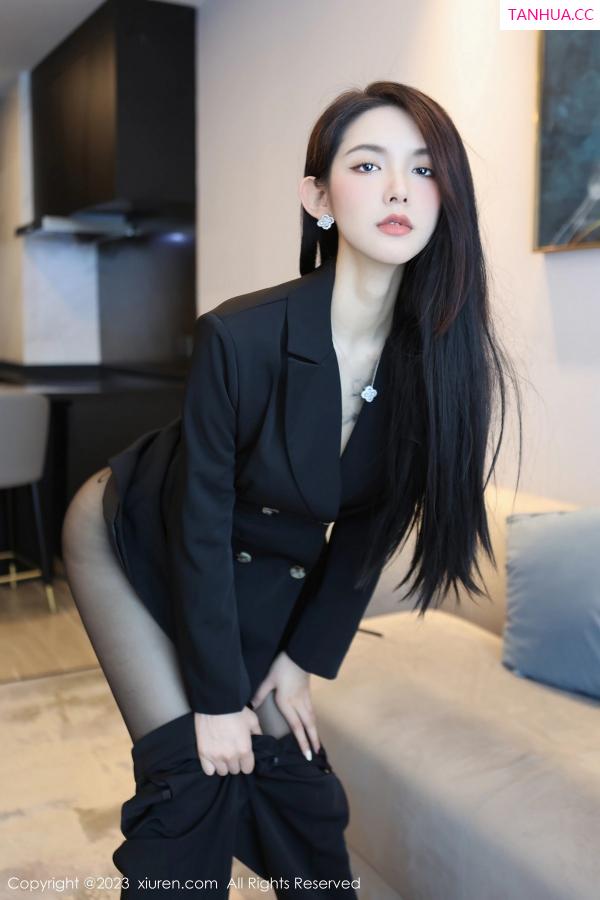   [XiuRen]高清写真图 2023.04.14 No.6576 乔一一 黑丝美腿第22张图片